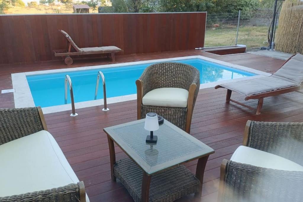 House With A Pool, 2' From The Dom wakacyjny